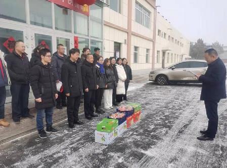 節(jié)日慰問送真情 情系一線暖人心